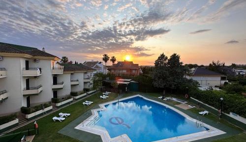 Apartment with Pool View 