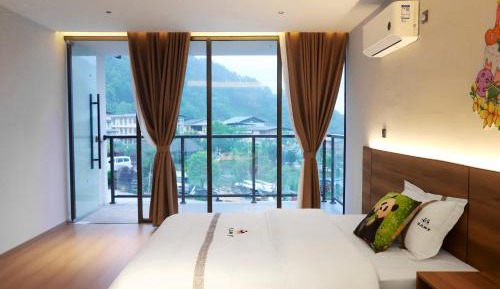 Deluxe Queen Room