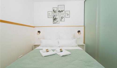 One-Bedroom Apartment with Balcony