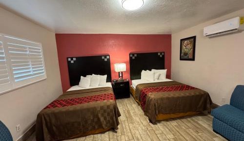 Deluxe Queen Room