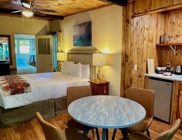 Classic Quadruple Room