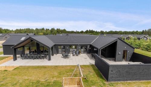 Nine-Bedroom Holiday Home