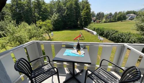 One-Bedroom Apartment with Garden View