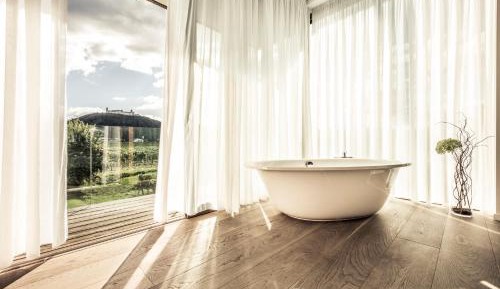 Deluxe Suite with Sauna