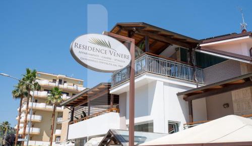 One-Bedroom Apartment with Sea View