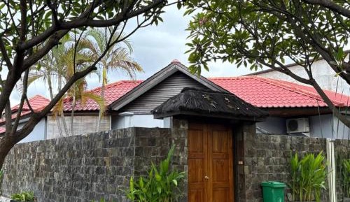 Villa with Garden View