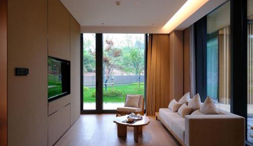 Suite with Garden View