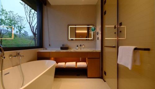 Queen Room with Garden View