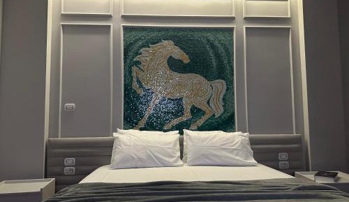 Queen Suite with Spa Bath