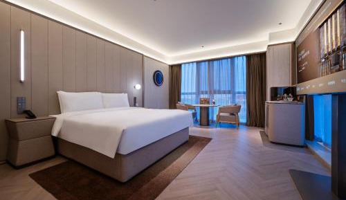 Deluxe Queen Room
