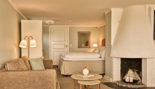 Suite with Lake View