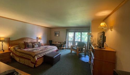 Deluxe Double Room with King Bed