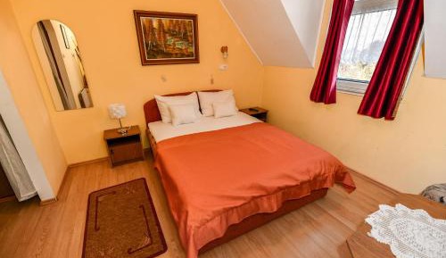 Standard Queen Room