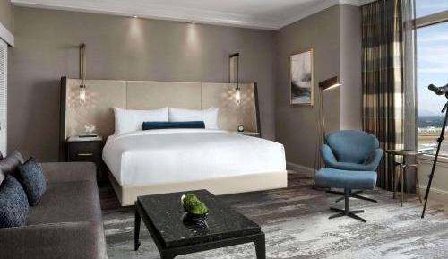 Fairmont Gold Junior King Suite