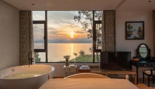 King Room with Spa Bath