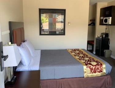 Standard Queen Room