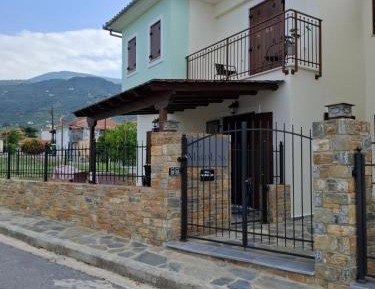 Deluxe One-Bedroom Apartment with Garden View