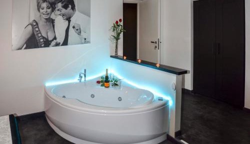 Double Room with Spa Bath