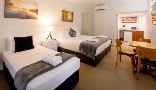 Queen Motel Room