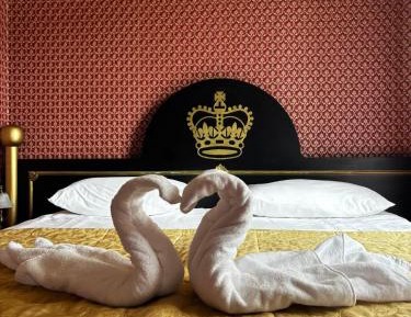 Deluxe Queen Suite