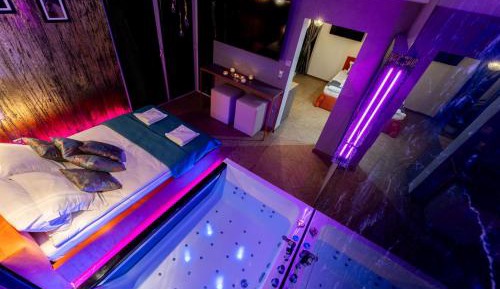 Deluxe Suite with Spa Bath