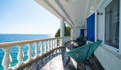 Villa - Beach Front