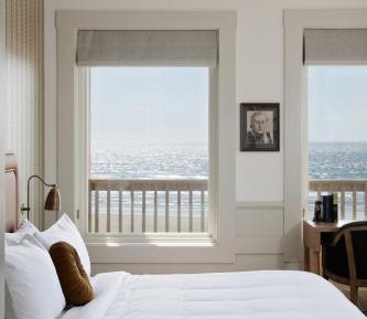 Agatha Christie - Queen Room with Sea View