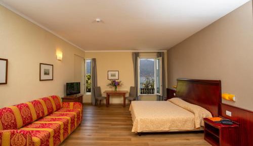 Double or Twin Room with Lake View