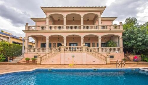Villa with Private Pool