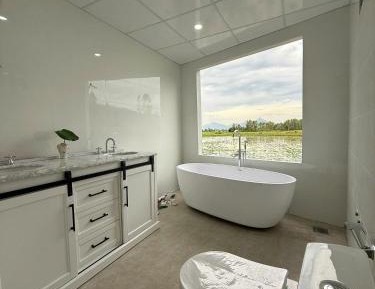 Studio with Spa Bath