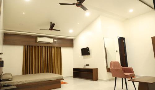 Deluxe King Suite