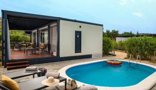 Aura Mobile Home with pool