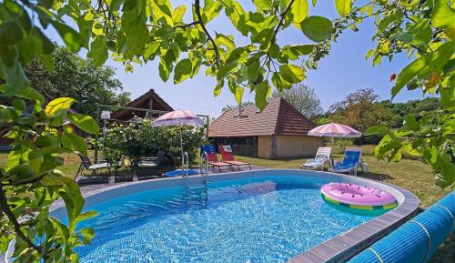 Villa with Garden View