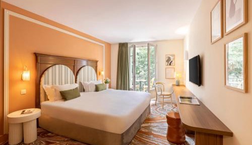 Deluxe King Room with Balcony - Non-Smoking