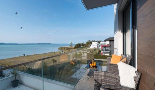 Two-Bedroom Apartment with Lake View