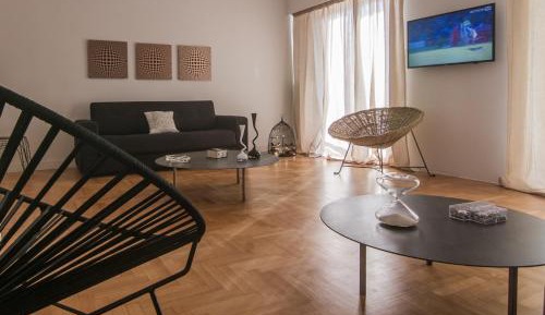 Deluxe Apartment