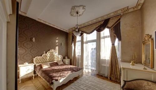 Queen Room with Balcony