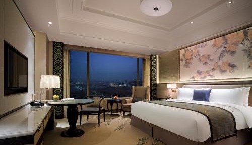 Deluxe King Room with Lake View
