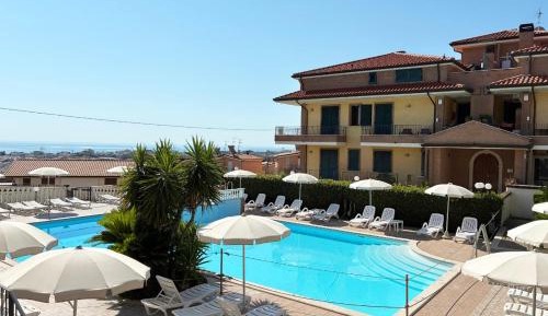 One-Bedroom Apartment with Sea View