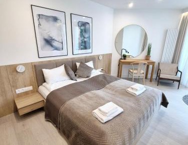 One-Bedroom Apartment with Balcony