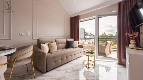 One-Bedroom Apartment with Balcony