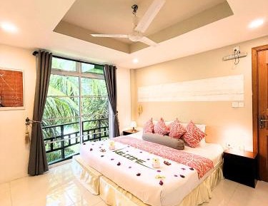 Deluxe Double Room with Balcony and Sea View