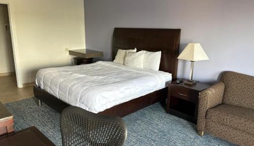King Bed with Kitchenette