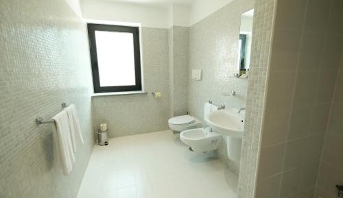 Standard King Room - Non-Smoking 