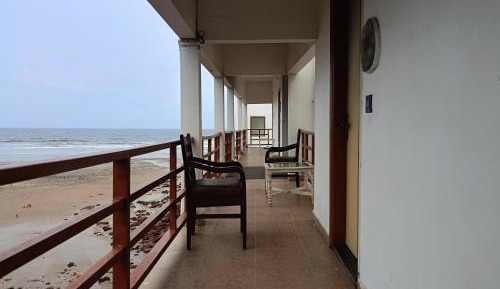 Deluxe Double Room with Side Sea View