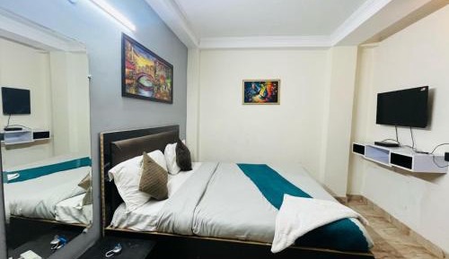Deluxe Double Room (2 Adults + 1 Child)