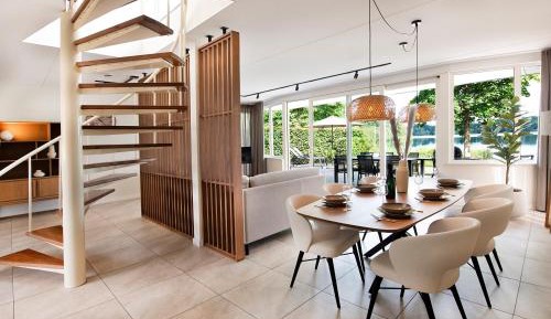 Luxury Two-Bedroom Holiday Home with Lake View