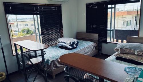 Twin Bedroom with Shared Bathroom