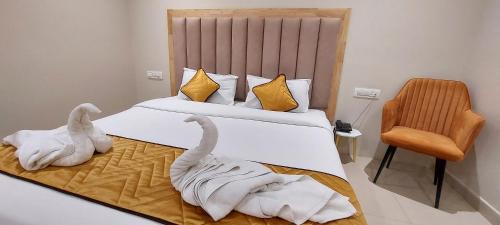 Deluxe Double or Twin Room with City View