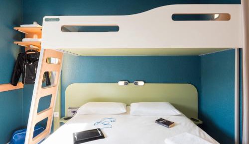 2 Adjacent Rooms
